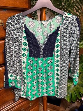 crown & ivy Green and Navy Mixed-Print V-Neck Tunic